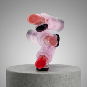 CLICKA Hecho en Corea, Bálsamo Labial Humectante y Exfoliante de un Solo Clic, Cuidado para Labios Secos con Brillo Natural - Product Image 1