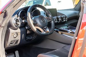 รถยนต์มือสองปี 2017 เมอร์เซเดส-เอเอ็มจี จีที คูเป้ ไม่มีราคาต่ำสุด เครื่องยนต์ทวินเทอร์โบ V8 สีดีไซโน่คาร์ดินัลเรด ใช้งานในภูมิอากาศอุ่นสบายส่วนใหญ่ - Product Image 4