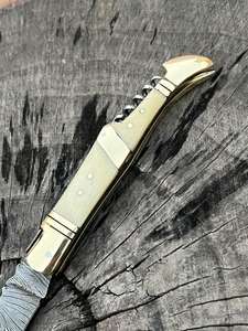 Cuchillo de Hoja Deslizante de Acero de Damasco de Grado Industrial Hecho a Mano, Personalizado, con Funda de Cuero, Mango de Hueso y Latón, Garantía de 3 Años - Product Image 3