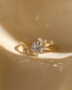 Bague de fiançailles en or CZ coupe ronde de 7mm avec marquise et grappe de pierre latérale ronde bijoux d'anniversaire de mariage de mariée - Product Image 5