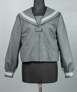 Uniforme Escolar Japonés Moderno de Marinero para Mujer Adulta, Color Gris, con Abertura Frontal, Hecho en Japón - Product Image 6