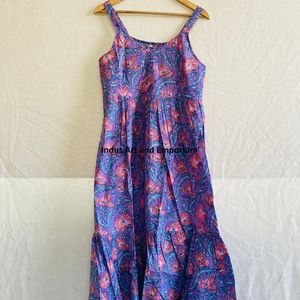 Hermoso Vestido Estampado Floral en Bloques de Algodón, Vestido para Uso Casual, Vestido Estampado a Mano - Product Image 1