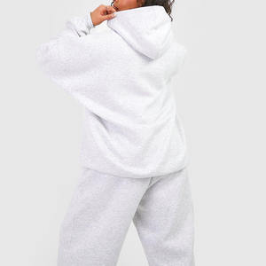 Sweat à capuche imprimé inspiré du designer pour femmes Sweat-shirt graphique personnalisé avec coutures de qualité pour la vente au détail haut de gamme et les boutiques - Product Image 5