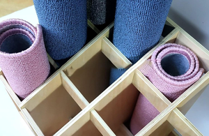 Support de tapis à 12 fentes à forte demande pour les retraites de bien-être Étagère de rangement de sol pour les espaces de fitness indiens à un prix abordable - Product Image 5