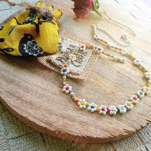 Collier de perles de broderie colorées avec des motifs de fil artistiques Collier de perles de broderie ethnique avec un aspect tribal traditionnel - Product Image 1