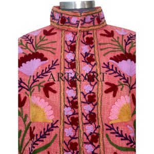 Veste matelassée d'hiver pour femme, confortable, élégante, faite à la main, avec broderie Suzani, en coton tricoté - Product Image 3