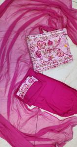 Guarda fuori da un set cinematografico da sogno mentre ti giri e cammini in questo elegante anarkali con materiale di alta qualità - Product Image 4