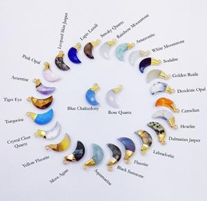 Multi color piedra preciosa galvanizada media luna tallada D media luna piedra colgante encantos - Product Image 2