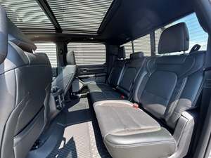 รถกระบะ RAM 1500 Power Crew Cab 4WD ปี 2025 สภาพดีมาก เครื่องยนต์ V8 ขนาด 6.1-8 ลิตร เกียร์อัตโนมัติ เบาะหนัง กล้องมองหลัง 360 องศา - Product Image 5