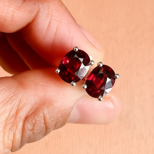 Boucles d'oreilles clous classiques romantiques en grenat ovale pour femmes Rhaya Jewels, plaquées rhodium, argent sterling, cadeau de fiançailles ou de mariage - Product Image 1