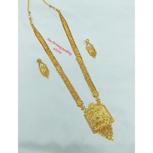 Parure de bijoux pour femme en laiton plaqué or 18 carats avec micro-incrustations, comprenant collier et boucles d'oreilles, pour fiançailles, mariage et soirées - Product Image 1
