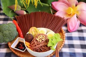 Nouilles de riz brun SAINES - 100% NATURELLES SANS ADDITIFS - DE FABRICATION VIETNAMIENNE et PRIX COMPÉTITIF - Product Image 2