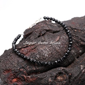 Bracelet en argent sterling unisexe de vente chaude avec des perles de spinelle noires à facettes élégantes plaqué or pour les mariages et les cadeaux - Product Image 4