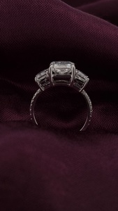 Bijoux fantaisie, or massif 14 carats, diamant de laboratoire blanc radiant avec deux pierres latérales pour bague pour femmes - Product Image 3