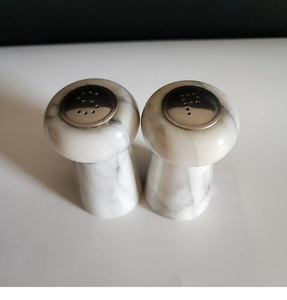 Ensemble sel et poivre en marbre à étiquetage privé, conçu pour les cuisines modernes recherchant des accessoires d'assaisonnement élégants et de haute qualité - Product Image 3