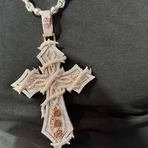 จี้เพชรโมอิสซาไนต์ทรงกลม 15 กะรัต แบบฮิปฮอป ชุบทองคำขาว ประดับเพชร VVS ระยิบระยับ น่ารัก สำหรับผู้ชาย - Product Image 2