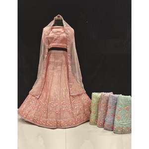 Dernier créateur Velvet Lehenga Choli avec broderie à séquence lourde pour mariage nuptiale disponible chez Indian Suppler - Product Image 2