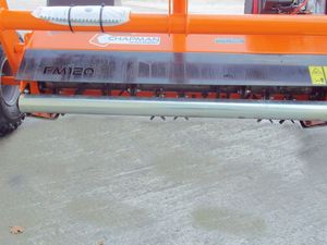 Tondeuse à fléaux légère FM120 - Largeur de coupe de 1,25 m, 400 kg, moteur à essence de 21 CV, boîte de vitesses, fonctionnalités numériques, aménagement paysager, agriculture - Product Image 4