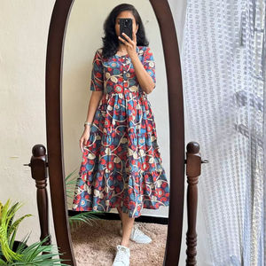 Robe une pièce à manches longues en Georgette imprimée à fleurs pour femmes de créateur Robe de soirée de mariage en soie Style Salwar pour adultes Indiens - Product Image 1