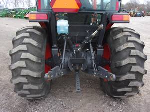 Tracteur utilitaire 2021 Kubota MX5400 | Tracteur de taille moyenne polyvalent à entraînement par engrenage ou HP-4WD-HST 55.5 pour l'agriculture et l'aménagement paysager - Product Image 6