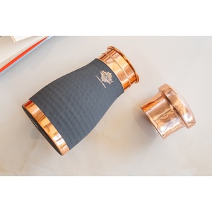 Indianartvilla ขวดห้องนอนทำจากทองแดงล้วนดีไซน์ด้วยค้อนทำจากผ้าไหมพร้อมกระจกในตัว950มล. พร้อมคุณประโยชน์ต่อสุขภาพแบบอายุรเวท - Product Image 4