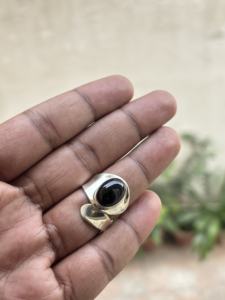Anillo de Ónice Negro Clásico Hecho a Mano en Plata de Ley 925 con Piedra Natal de Diciembre, Forma Ovalada, para Mujer - Product Image 5