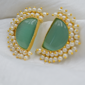 Pendientes de piedra de diseño de última colección, pendientes de tuerca chapados en oro, pendientes chapados en oro de 18 quilates hechos a mano al por mayor para mujer - Product Image 2