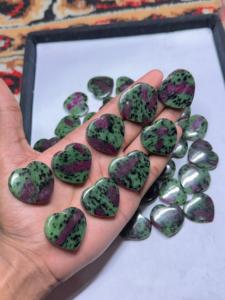 Tự nhiên lỏng <span class=keywords><strong>Ruby</strong></span> Zoisite Cabochon đồ trang sức thủ công & Chữa Bệnh sử dụng hình trái tim màu xanh lá Cây đá quý đánh bóng cho các dự án tự làm - Product Image 3
