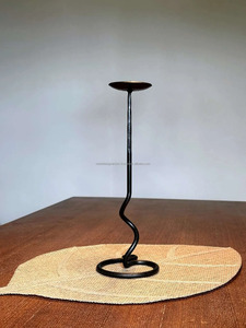 Candelabro de Hierro Forjado Vintage de Lujo, Hecho a Mano, Duradero, para Velas Grandes, Decoraciones Navideñas y Frascos de Velas - Product Image 5