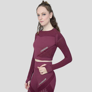 Haut court en spandex ultra-sans coutures pour femme, col rond, couleur bordeaux, logo imprimé sur le devant, respirant, léger, manches courtes - Product Image 1