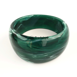 Brazalete de resina de moda para regalar joyería de moda de declaración hecha a mano por Tradebyd - Product Image 6