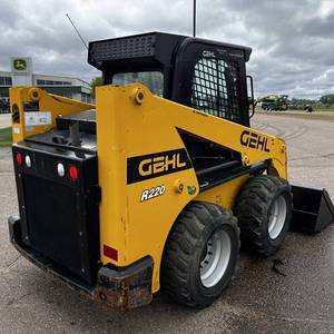 Chargeuse compacte sur pneus GEHL R220, best-seller - Product Image 6