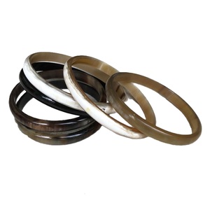 Brazaletes de cuerno de búfalo y buey con acabado de alto brillo en varios tamaños y diseños Joyas de cuerno de búfalo y buey completamente personalizadas - Product Image 4