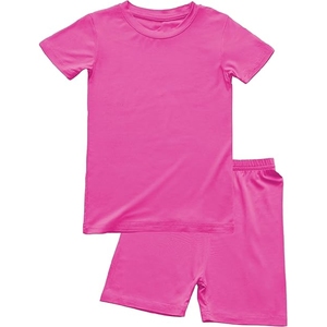 Conjunto de camiseta y pantalones cortos deportivos de alto rendimiento en verde lima neón para hombre, ropa deportiva de alta visibilidad y alta calidad - Product Image 3