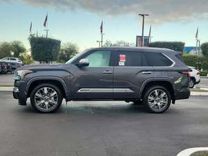 Sequoia Cappstone 4WD Diesel Automatique 2024 d'occasion, sièges en cuir, prêt à être expédié - Product Image 5