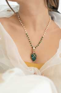 Elegante perla y piedra verde colgante étnico latón con piedra chapada en oro collar en forma de corazón para mujer joyería elegante - Product Image 5