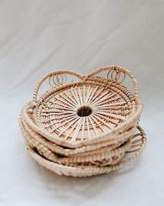 Dessous de verre en rotin à surface douce et lisse, idéal pour protéger les verres délicats ou les tasses en porcelaine tout en conservant un aspect naturel - Product Image 1