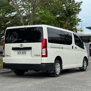 Toyota Hiace Commuter Deluxe Usada del 2023 - Product Image 2