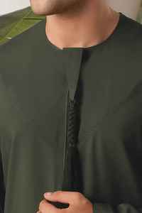 Thobe Musulmán de Primera Calidad para Hombre, Bordado, Cuello Personalizado, Corte Ajustado, para Celebración del Eid y Hajj - Product Image 2