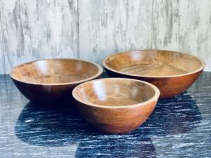 Juego de ensaladeras de madera de mango con acabado natural, diseño Meena de flores para restaurantes, hoteles, fiestas en casa, bodas hechas en la India - Product Image 3