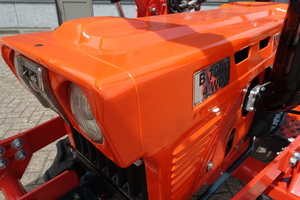 Tractor Agrícola Kubota B7001 4WD con Cargador Frontal, Motor, Caja de Cambios e Implementos Completos - 2 Años de Garantía - Product Image 5