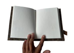 Diario de cuero genuino marrón rústico hecho a mano con tachuelas de latón Diario retro con hebilla segura Cuaderno antiguo con correa de hebilla - Product Image 5