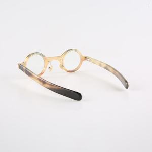 Eco Chic CLASSIC: แว่นตาเขาควายธรรมชาติคุณภาพสูงกรอบที่ยั่งยืนสำหรับทุกเพศ - Product Image 3