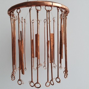 ลมเหล็กลอยในมหาสมุทรสร้างขึ้นด้วยเฉดสีฟ้าเมทัลลิกทำให้เกิดเสียงที่ชัดเจนซึ่งได้รับแรงบันดาลใจจากคลื่นและกระแสลมชายฝั่ง - Product Image 6