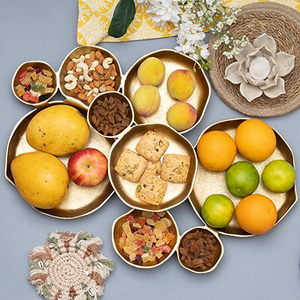 Plateau en aluminium doré à 9 grappes et bol à trempette idéal pour servir des collations aux fruits secs ou comme pièce maîtresse décorative élégante en laiton - Product Image 2