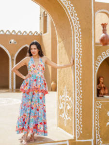 Vestido Maxi Floral con Cuello Halter para Mujer, Vestido de Verano Bohemio con Capas de Volantes, Perfecto para Vacaciones en Resort - Product Image 1