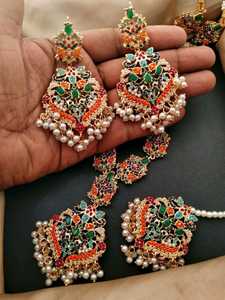 Nuevo juego de Collar chapado colorido en piedras de circonita cúbica y rubí con hermosos pendientes y Bindi - Product Image 4