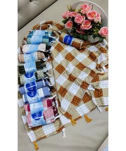 Impresionante SalwarKameez pakistaní nupcial para mujer en diseño de Camisa larga con bordado de lujo - Product Image 3