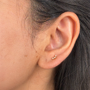 Petites boucles d'oreilles clous en alliage de zinc avec zircon, idéales pour les cadeaux de fête tendance - Product Image 3