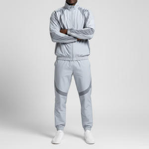 Servicio de producción personalizada de chándales deportivos para hombre con logotipo y consistencia de tallas - Product Image 4